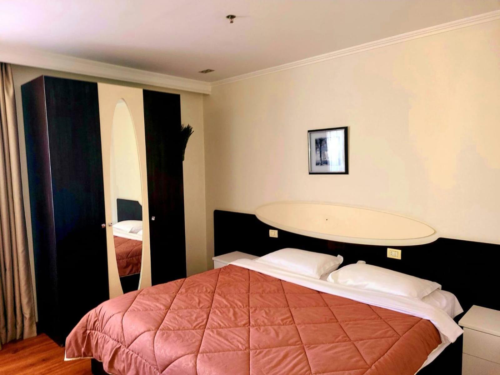 Hotel Alysa Korça Exteriör bild